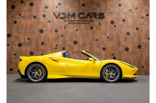 Ferrari F8 Spider (2021) thumbnail 6