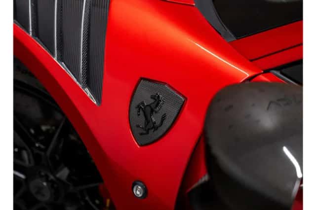 Ferrari F8 Tributo (2021) thumbnail 11