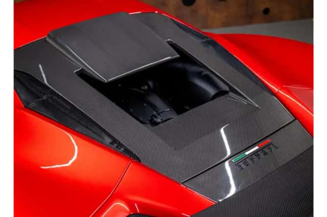 Ferrari F8 Tributo (2021) thumbnail 12