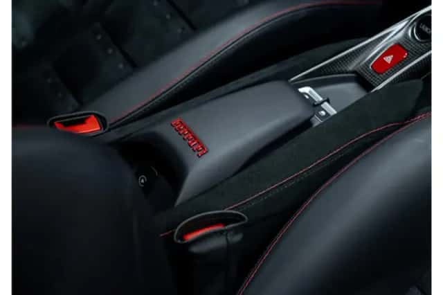 Ferrari F8 Tributo (2021) thumbnail 30