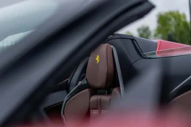 Ferrari SF90 Spider (2025) thumbnail 19
