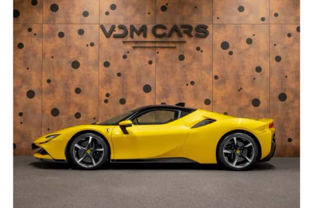 Ferrari SF90 Stradale (2021) thumbnail 2