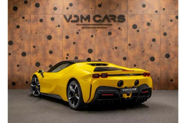 Ferrari SF90 Stradale (2021) thumbnail 3