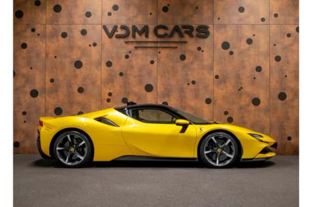 Ferrari SF90 Stradale (2021) thumbnail 6