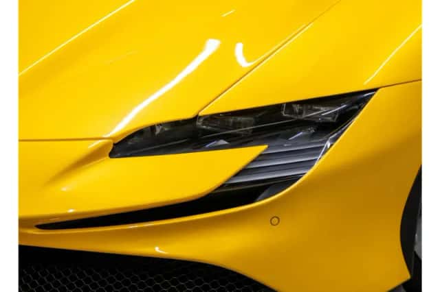 Ferrari SF90 Stradale (2021) thumbnail 10