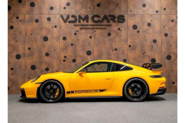 Porsche 911 (2022) thumbnail 2