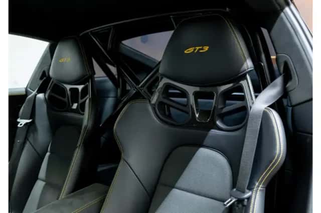 Porsche 911 (2022) thumbnail 21