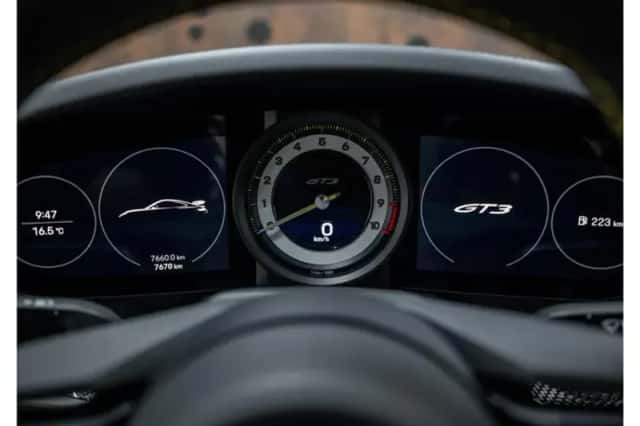 Porsche 911 (2022) thumbnail 32