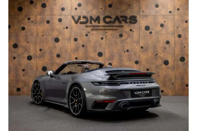 Porsche 911 (2023) thumbnail 5