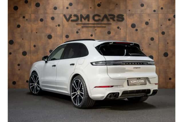 Porsche Cayenne (2024) thumbnail 3