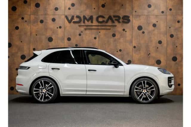 Porsche Cayenne (2024) thumbnail 6