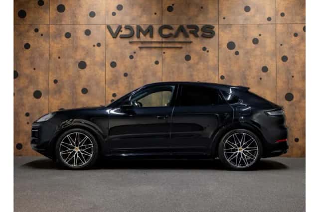 Porsche Cayenne (2024) thumbnail 2