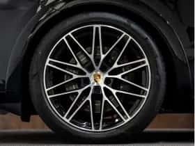 Porsche Cayenne (2024) thumbnail 16