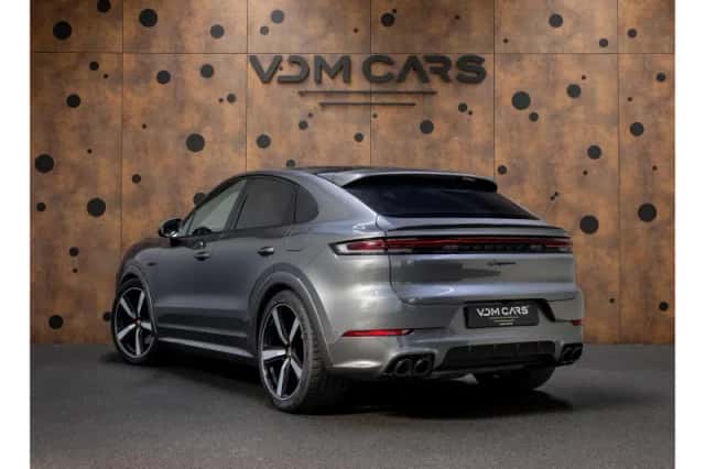 Porsche Cayenne (2025) thumbnail 3
