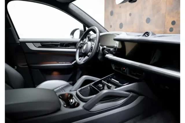 Porsche Cayenne (2024) thumbnail 16