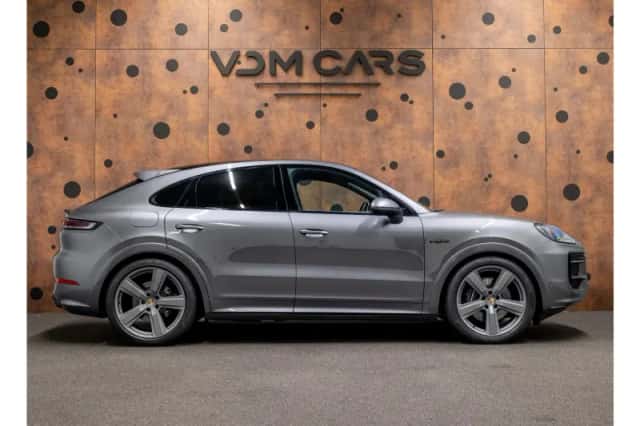 Porsche Cayenne (2024) thumbnail 6