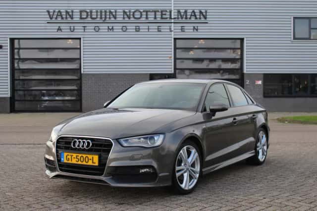 Audi A3 (2015) thumbnail 2