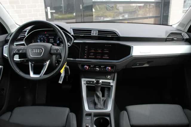 Audi Q3 (2021) thumbnail 3