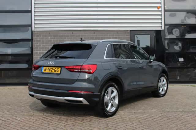 Audi Q3 (2021) thumbnail 4