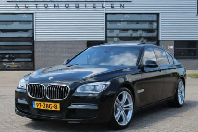 BMW 7-Serie (2012) thumbnail 1