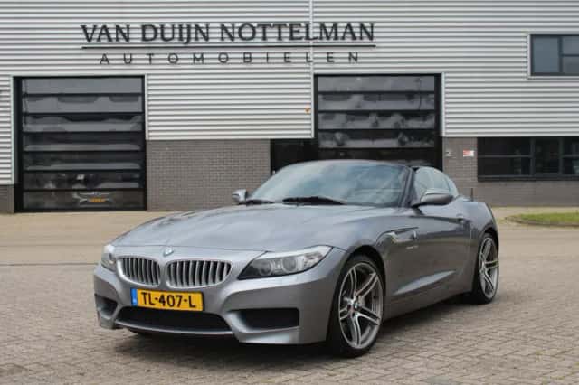 BMW Z4 (2010) thumbnail 2