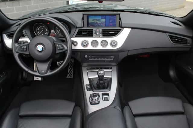 BMW Z4 (2010) thumbnail 3