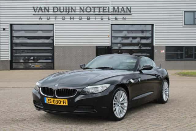BMW Z4 (2010) thumbnail 2