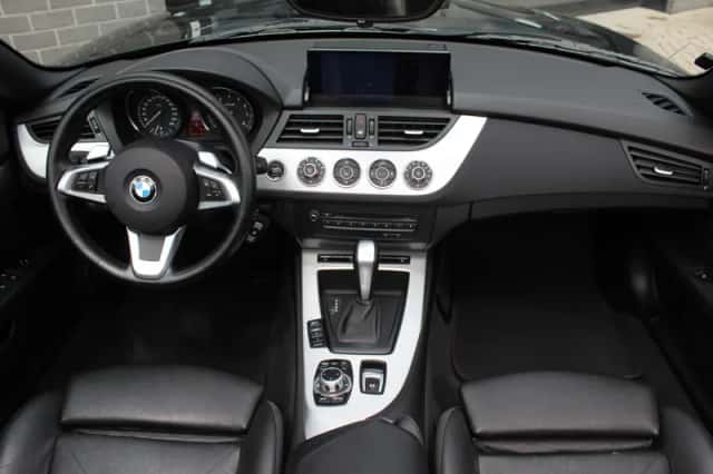 BMW Z4 (2010) thumbnail 3