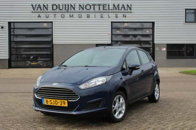 Ford Fiesta (2013) thumbnail 2