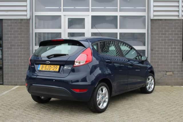 Ford Fiesta (2013) thumbnail 4