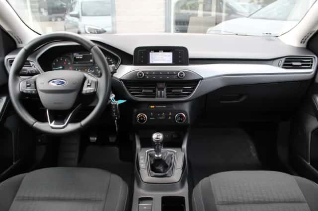 Ford Focus (2020) thumbnail 3