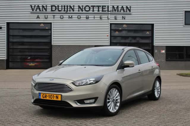 Ford Focus (2015) thumbnail 2