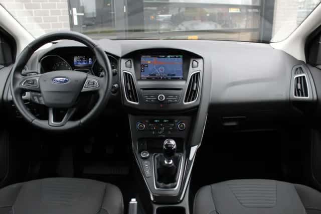 Ford Focus (2015) thumbnail 3