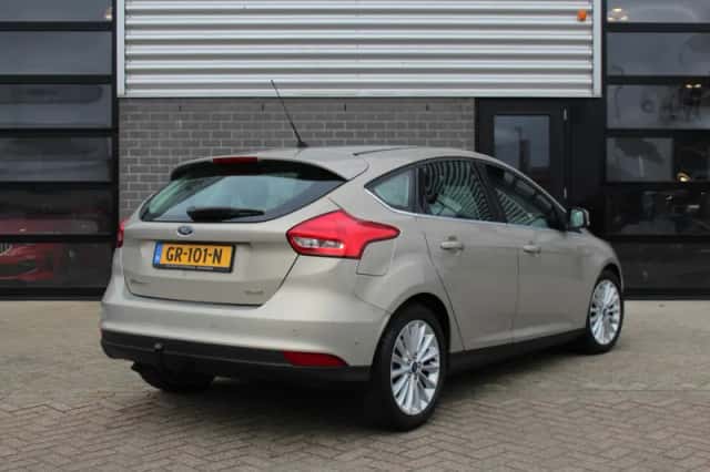 Ford Focus (2015) thumbnail 4