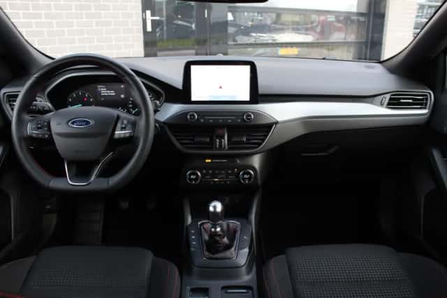 Ford Focus (2023) thumbnail 3