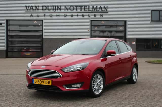 Ford Focus (2015) thumbnail 2