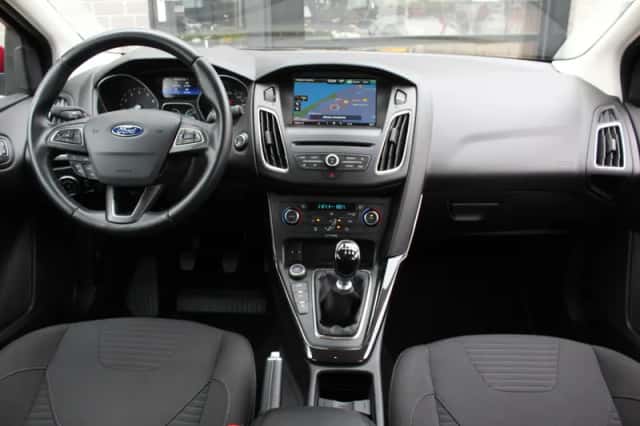 Ford Focus (2015) thumbnail 3
