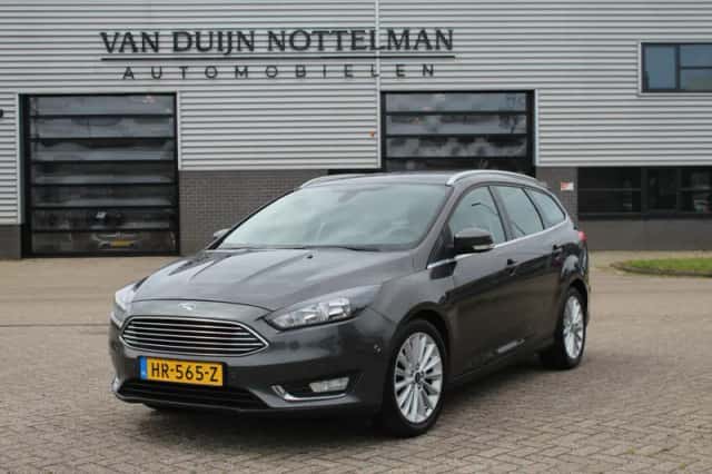 Ford Focus (2015) thumbnail 2
