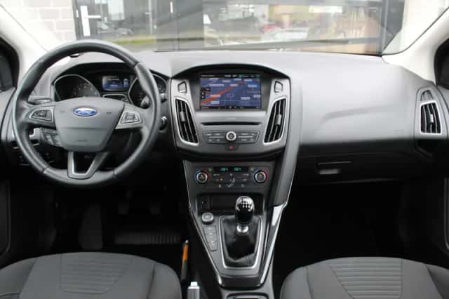 Ford Focus (2015) thumbnail 3