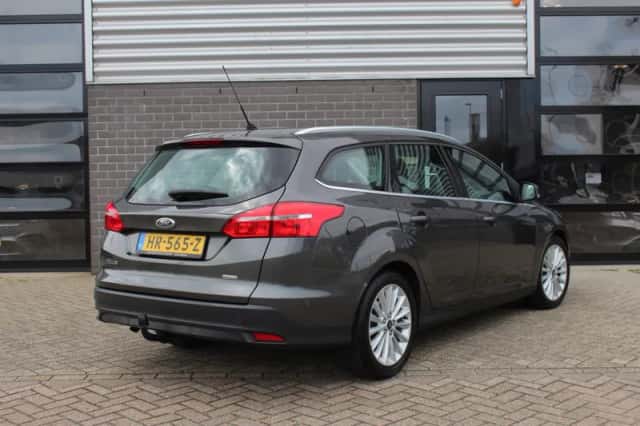 Ford Focus (2015) thumbnail 4