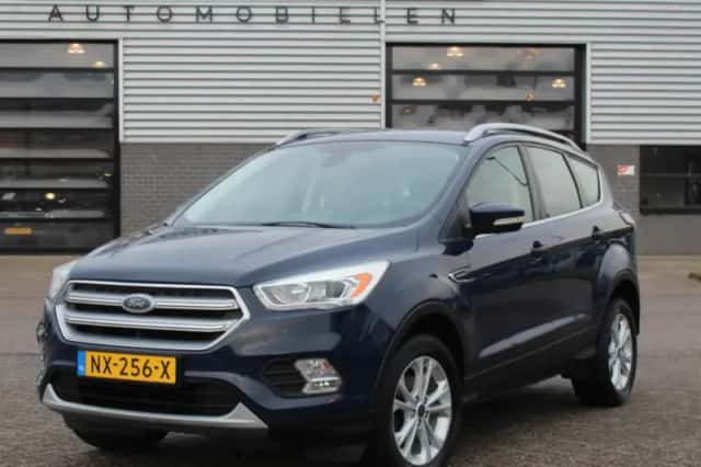 Ford Kuga (2017) thumbnail 1