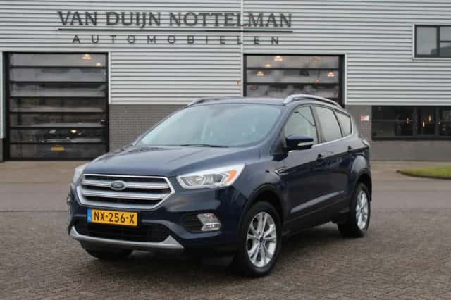 Ford Kuga (2017) thumbnail 2