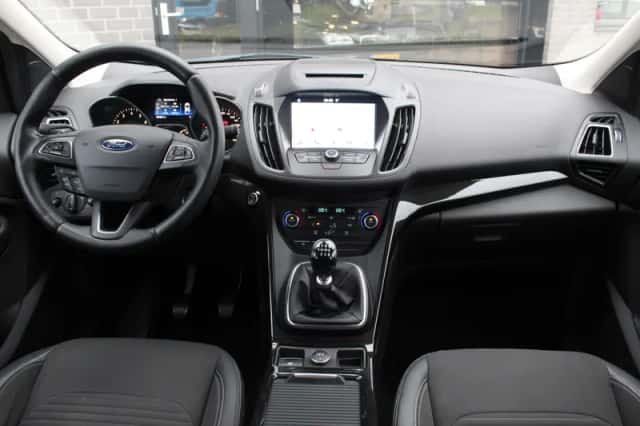 Ford Kuga (2017) thumbnail 3
