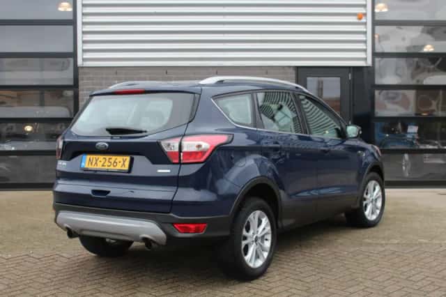 Ford Kuga (2017) thumbnail 4