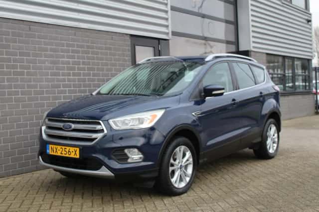 Ford Kuga (2017) thumbnail 5