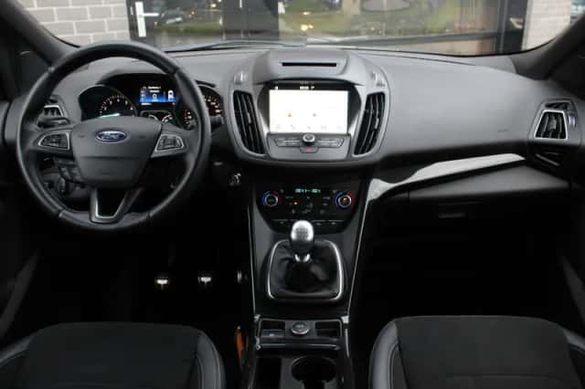 Ford Kuga (2017) thumbnail 3