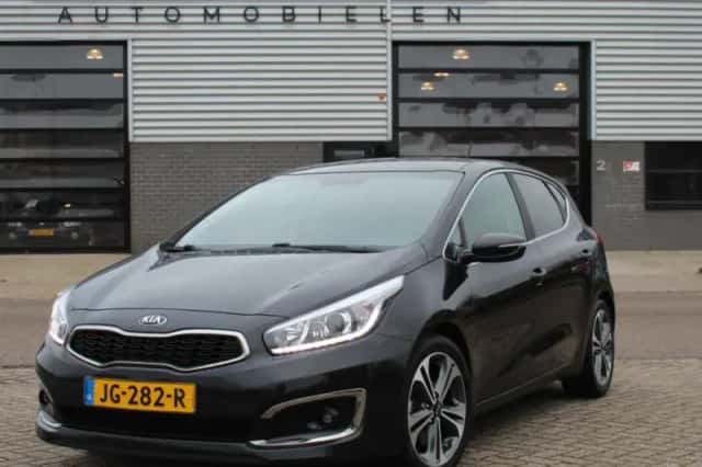 Kia Cee'd (2016) thumbnail 1