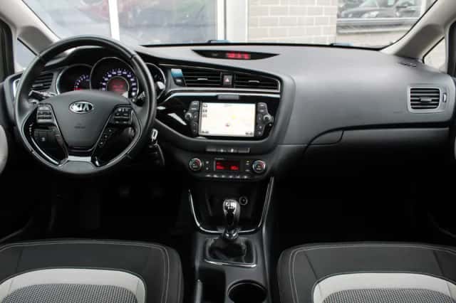 Kia Cee'd (2016) thumbnail 3