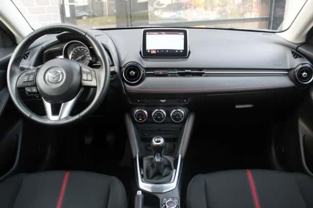 Mazda 2 (2015) thumbnail 3