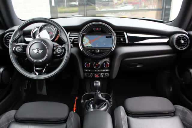 MINI Cooper (2015) thumbnail 3
